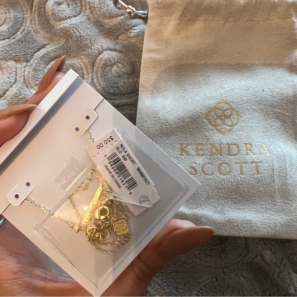 Kendra Scott Nola Gold Pendant Necklace in Red Illusion - Picture 4 of 4